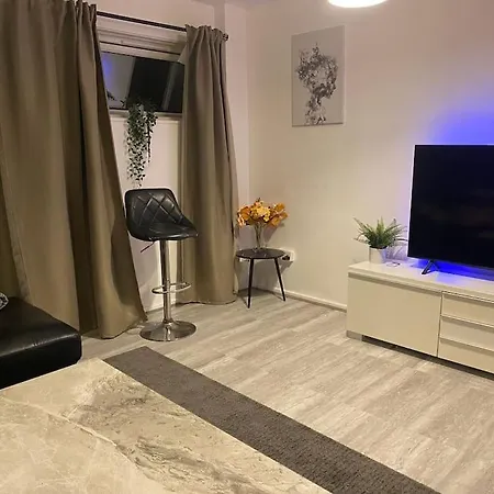 Apartmán Fabulous 1bed With Balcony In